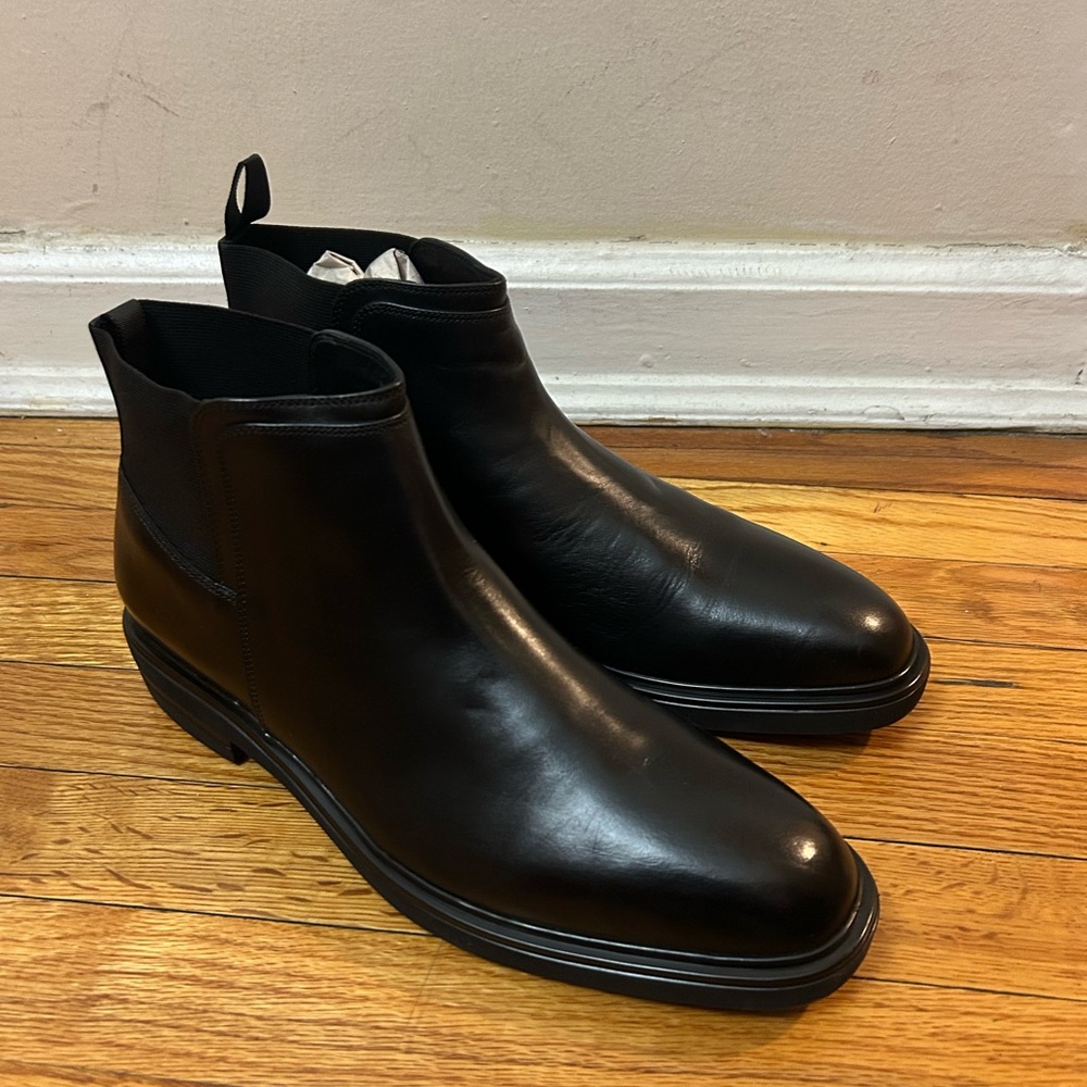 NWT Donald Pliner Chelsea Boot